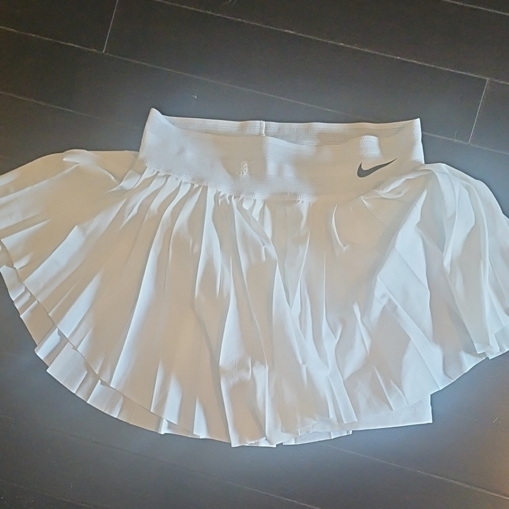 Nike Women's Pleated White Mini Skirt